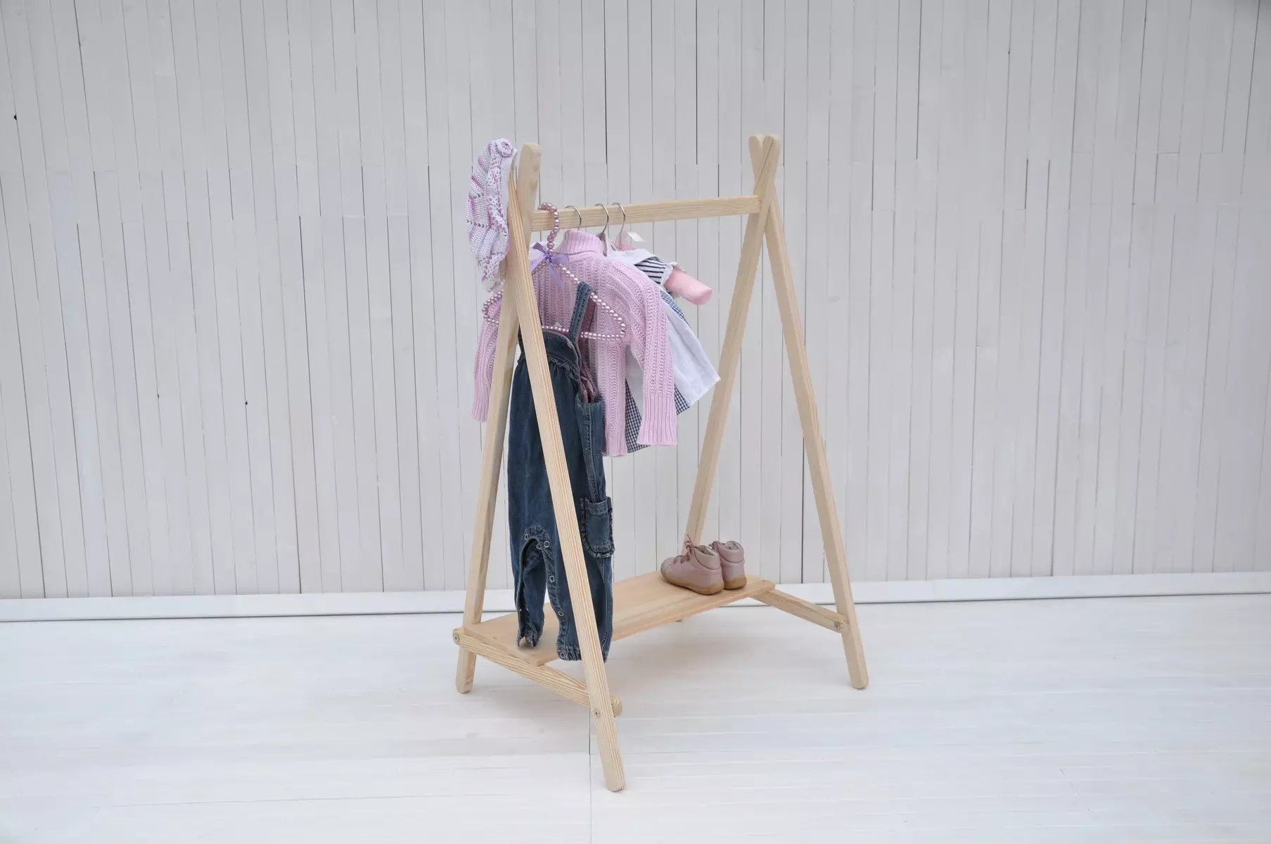 Portant vêtement enfant Tipi Montessori bébé petit garde-robe - original idée cadeau pour baby shower pour la maman et bébé.