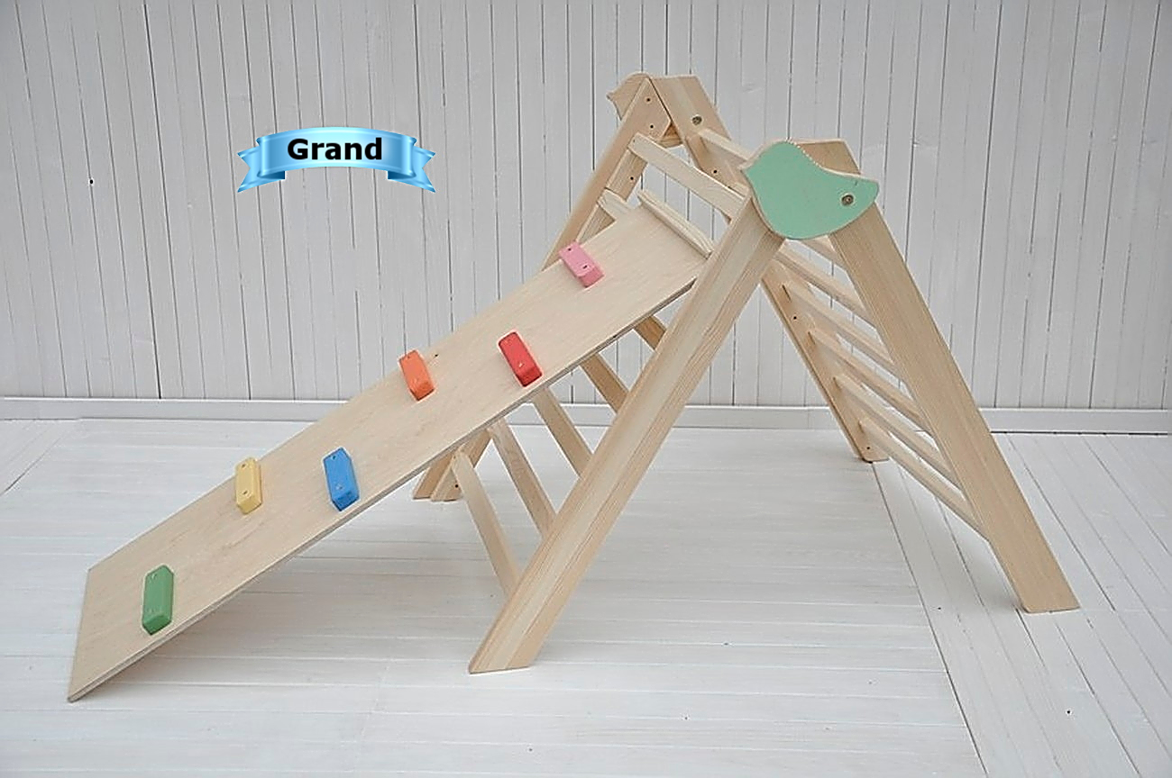 Grand triangle d’escalade “Petit Oiseau” de la marque Barin toys permettent aux enfants de développer leur motricité et de pratiquer une activité physique en intérieur