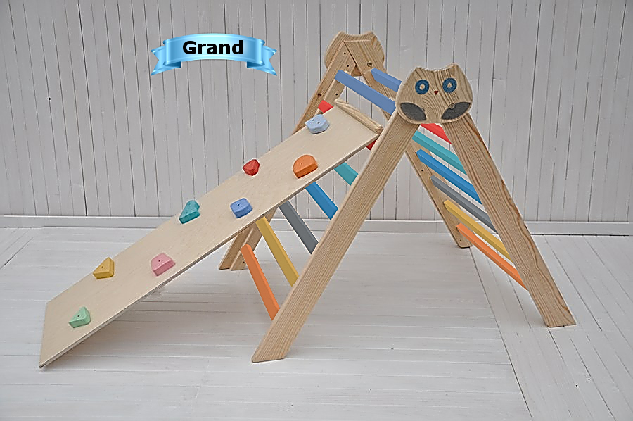 Jeu éducatif Sensation de Couleur avec toboggan "Roches et Galets" de BarinToys pour le développement de la motricité et une activité physique dans sécurisé